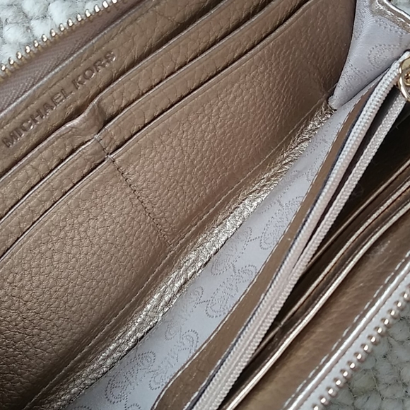 Michael Kors wallet - Picture 8 of 16